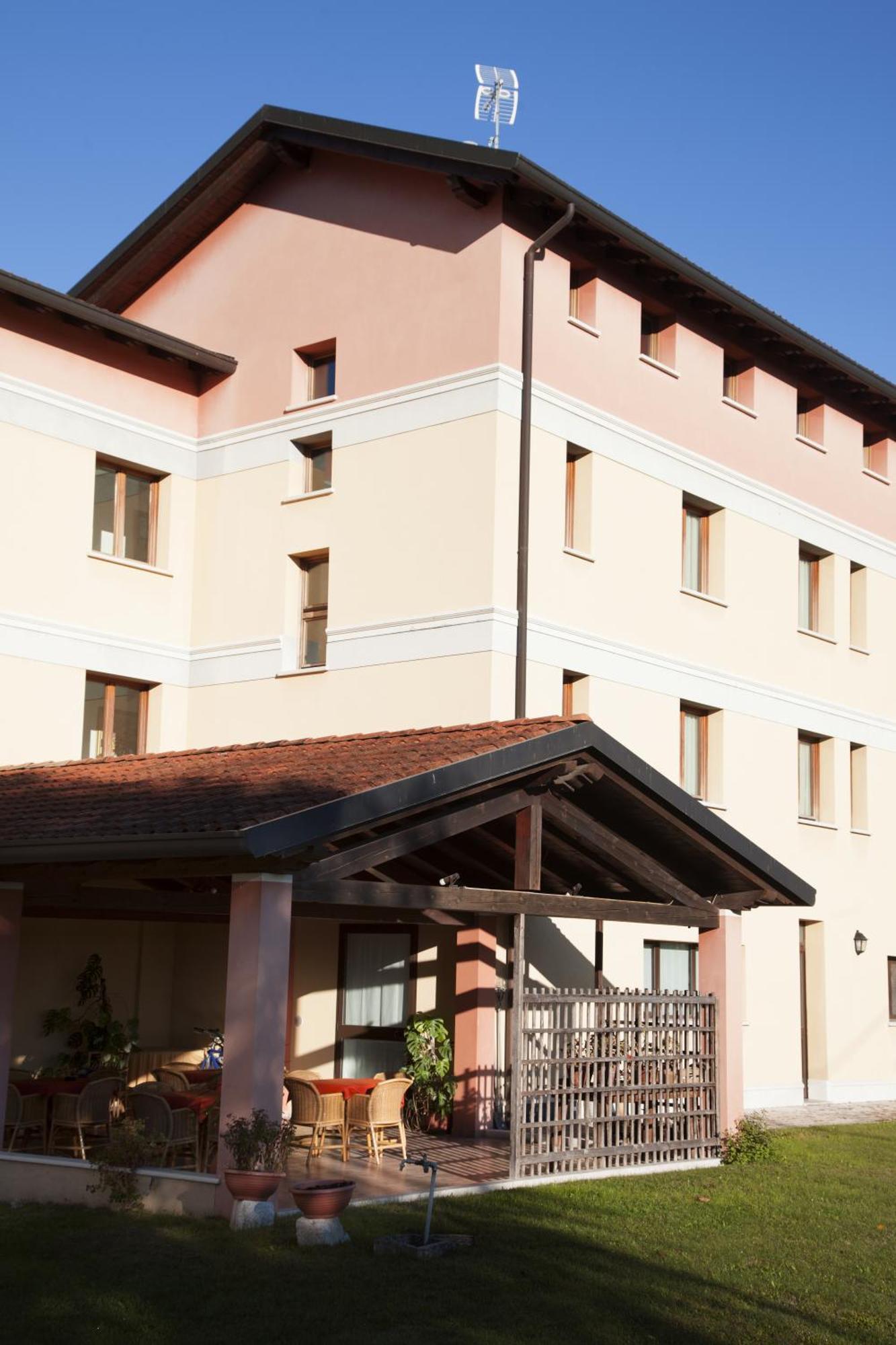 Hotel Naonis Cordenons Kültér fotó